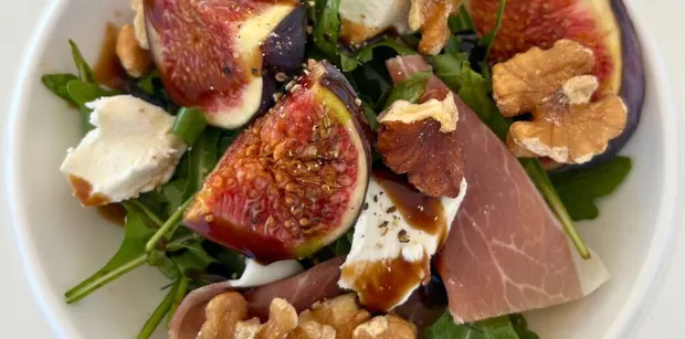 Salad plate with figs and walnuts