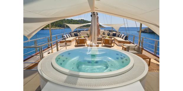 marallure sundeck jacuzzi and lounge area