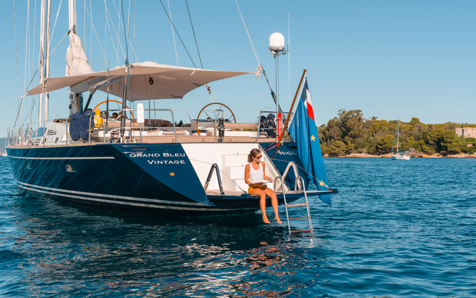 Grand Bleu Vintage Sailing Yacht