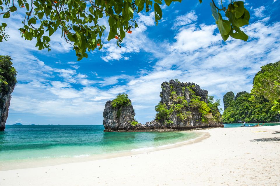 The Best Thailand Yacht Charter Guide for 2025 and 2026