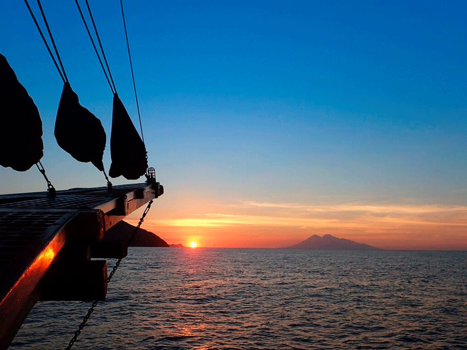 Yacht Charter Indonesia Yacht Charter Indonesia