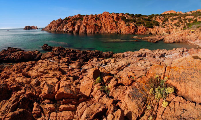 Charter a yacht in Santa Teresa di Gallura