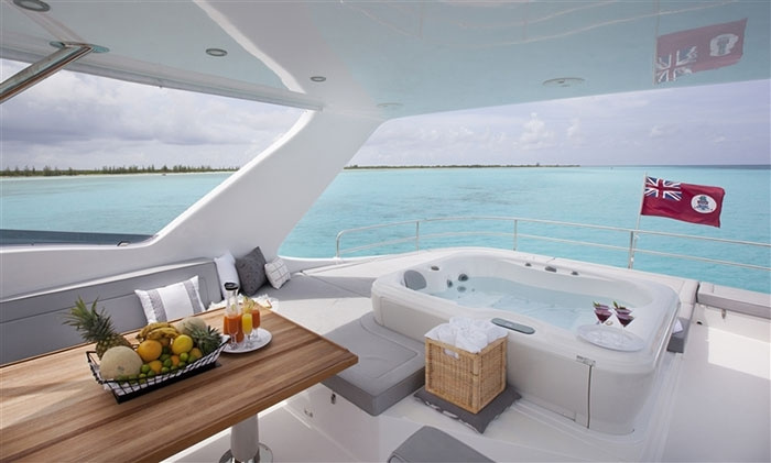 Charter a luxurious day boat to Cancun