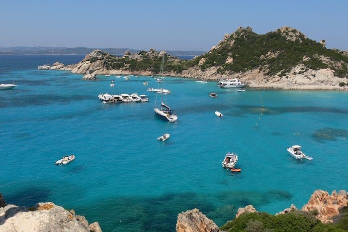 Charter a yacht in Punt Aldia