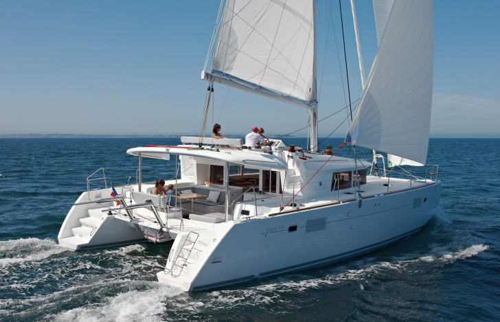 Lagoon 450 Sailing