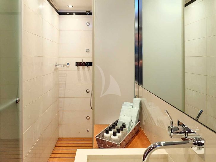 AMICI PER SEMPRE Baglietto 34m - master cabin bathroom AMICI PER SEMPRE Baglietto 34m - master cabin bathroom