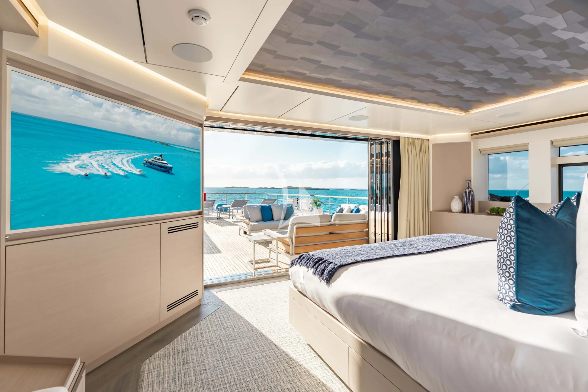Charter Yacht AMORE - Numarine 37 XP - 6 Cabins - Nassau - Exumas - Bahamas