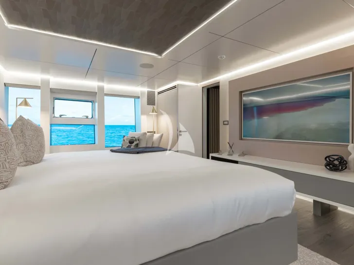 AMORE Numarine 37 XP - master cabin bed and TV AMORE Numarine 37 XP - master cabin bed and TV