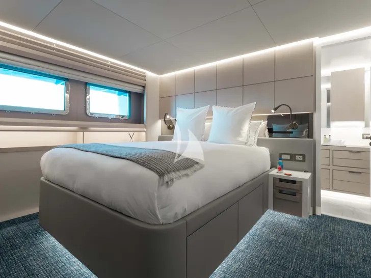 AMORE Numarine 37 XP - VIP cabin 1 AMORE Numarine 37 XP - VIP cabin 1