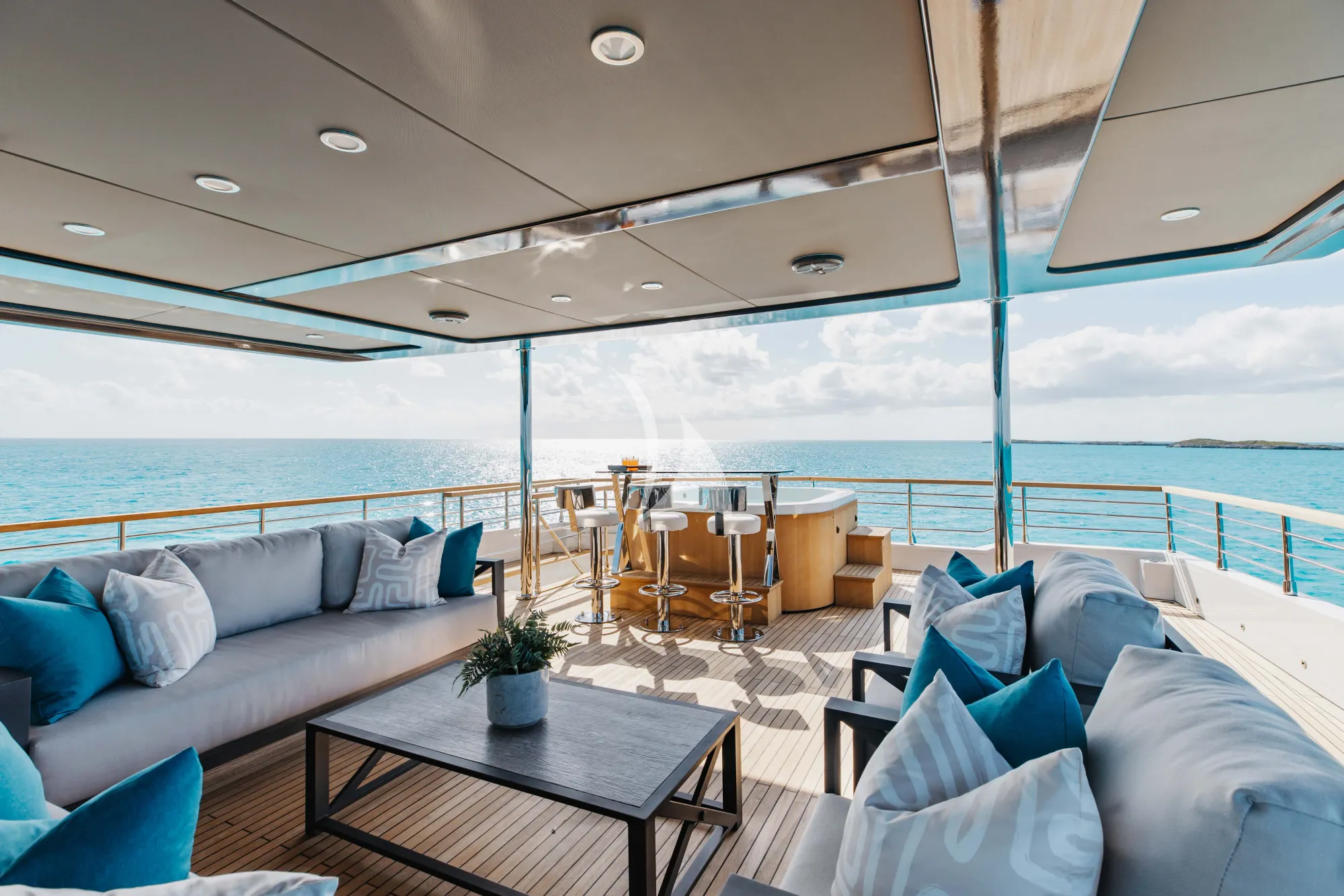 Charter Yacht AMORE - Numarine 37 XP - 6 Cabins - Nassau - Exumas - Bahamas