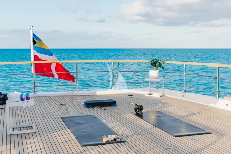 Charter Yacht AMORE - Numarine 37 XP - 6 Cabins - Nassau - Exumas - Bahamas