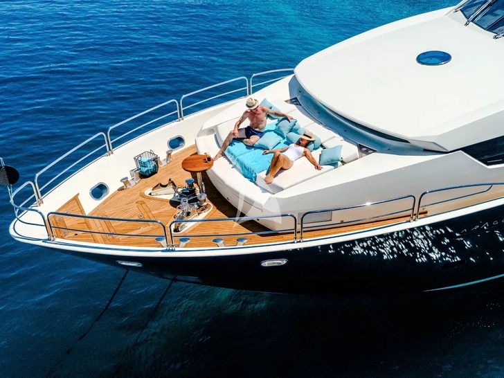 ARAGO Sunseeker 34m - foredeck ARAGO Sunseeker 34m - foredeck