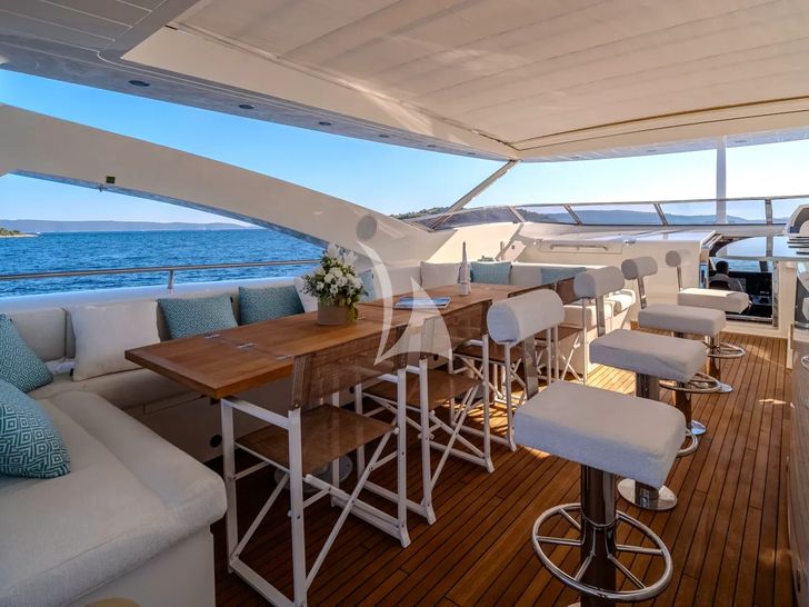 ARAGO Sunseeker 34m - sundeck dining and bar area ARAGO Sunseeker 34m - sundeck dining and bar area