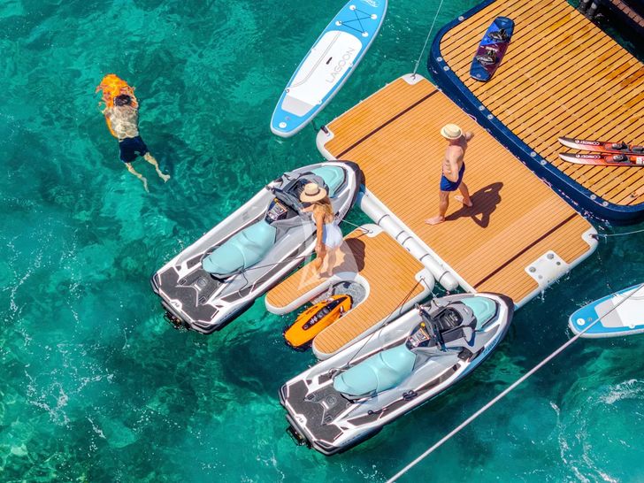 ARAGO Sunseeker 34m - water toys ARAGO Sunseeker 34m - water toys
