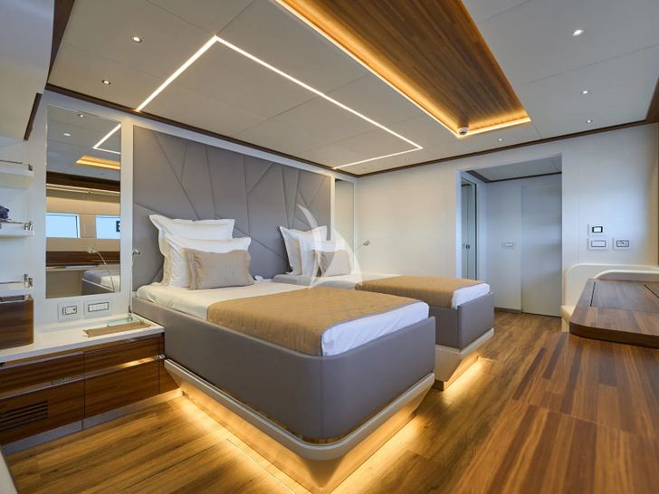 ATRAVERSIA Silent Yacht Twin Master ATRAVERSIA Silent Yacht Twin Master