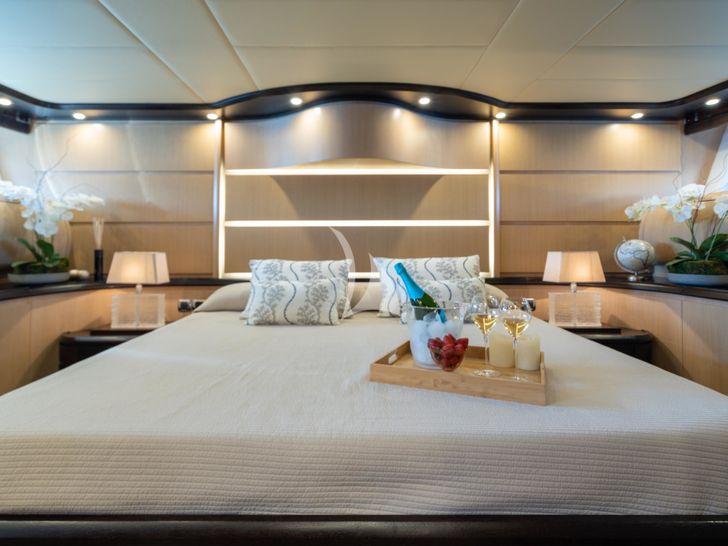 DOLCE VITA IV Astondoa 102 GLX - VIP cabin 1 bed DOLCE VITA IV Astondoa 102 GLX - VIP cabin 1 bed