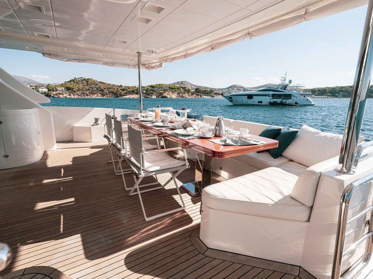 Azimut Yacht KOUKLES Main Deck Aft Azimut Yacht KOUKLES Main Deck Aft