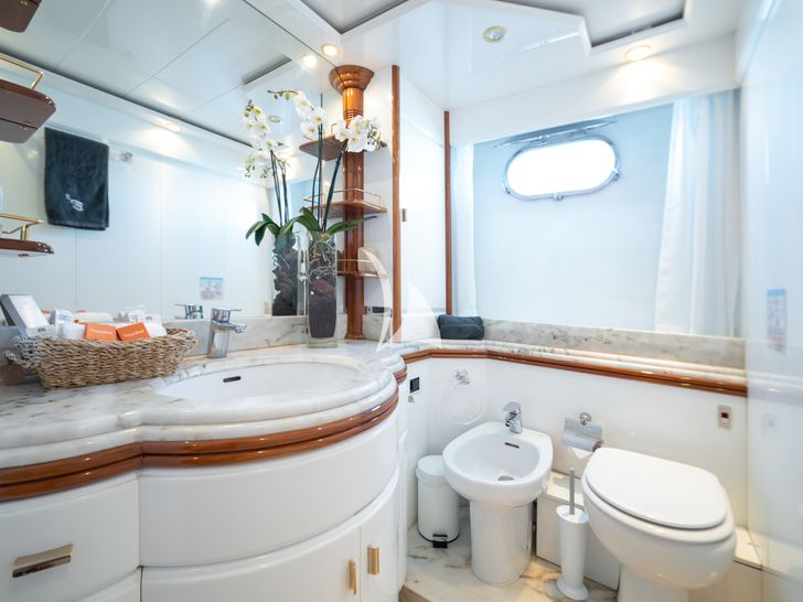 B3 Astondoa 90 VIP Ensuite B3 Astondoa 90 VIP Ensuite