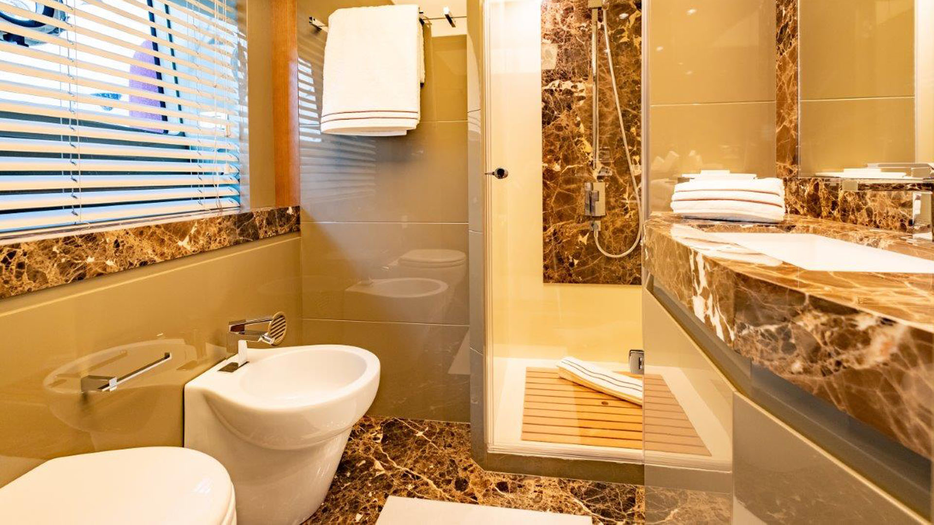 BACCARAT Amer 100 Double Ensuite