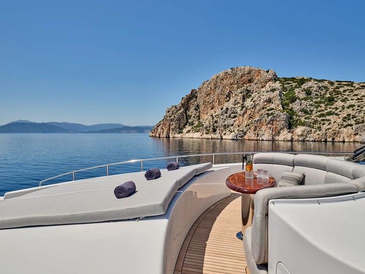 BENIK Heesen Bow BENIK Heesen Bow