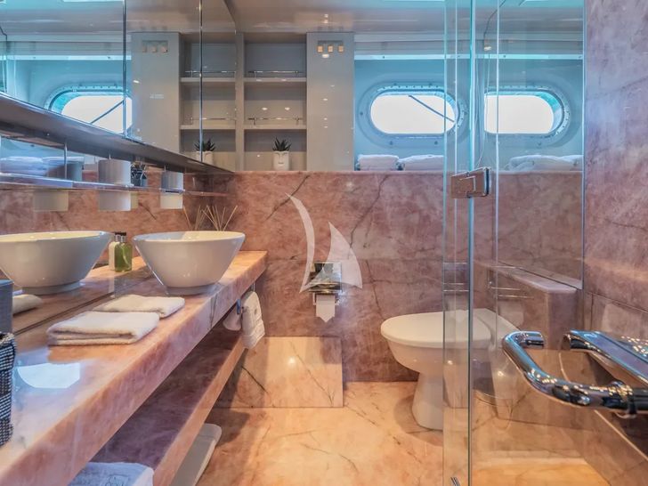 BLISS Heesen 44m - VIP cabin 1 bathroom BLISS Heesen 44m - VIP cabin 1 bathroom