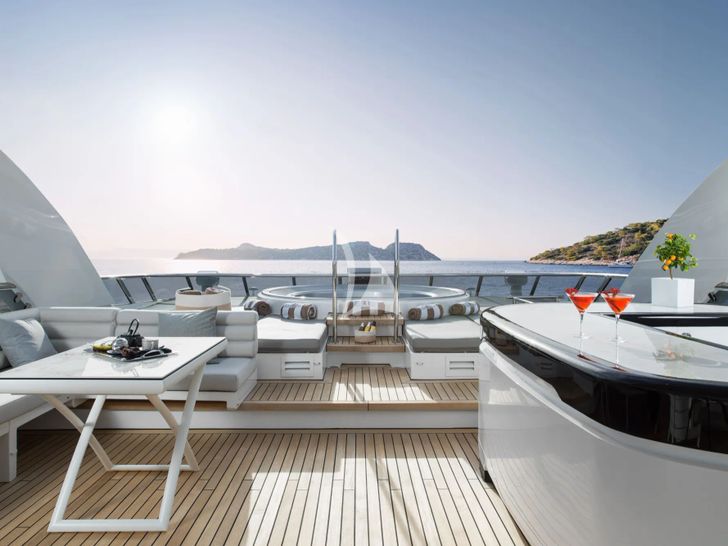 BLISS Heesen 44m - sun deck bar BLISS Heesen 44m - sun deck bar