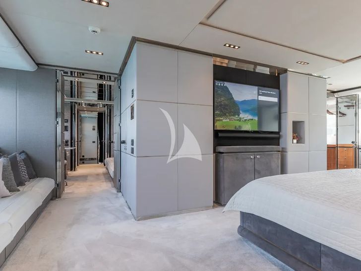 BLISS Heesen 44m - master cabin bed and TV BLISS Heesen 44m - master cabin bed and TV
