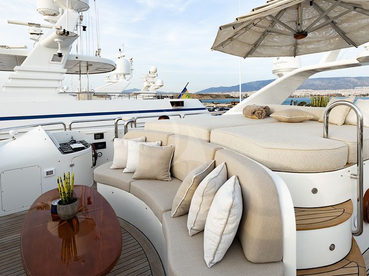 Benetti 35m Yacht OAK Sunpad