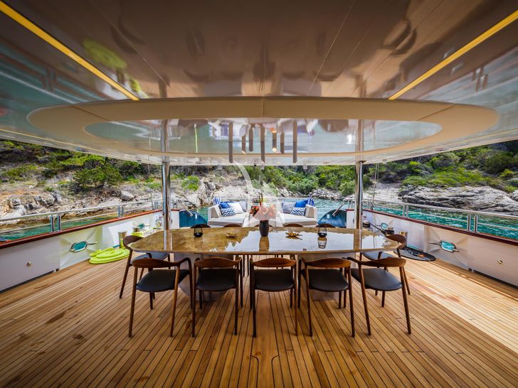 CLASE AZUL Radez 48m - aft deck dining CLASE AZUL Radez 48m - aft deck dining