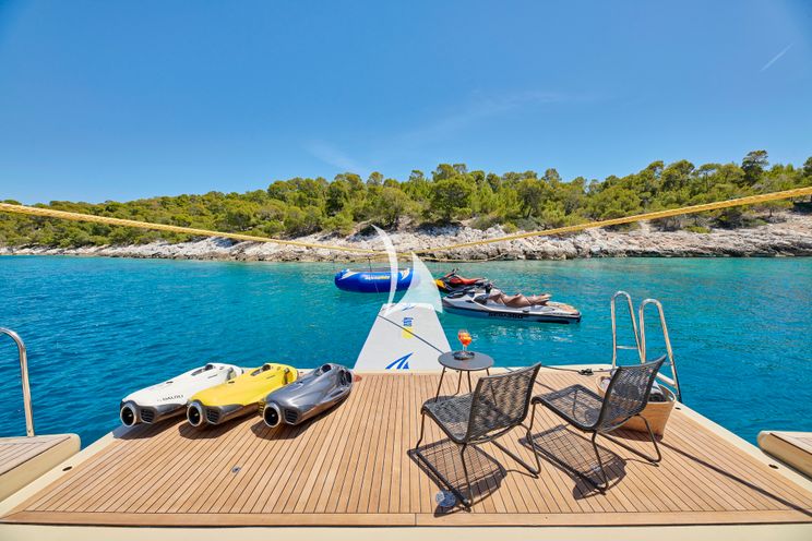 Charter Yacht DALOLI - Heesen 45m - 5 Cabins - Athens - Mykonos - Zakynthos