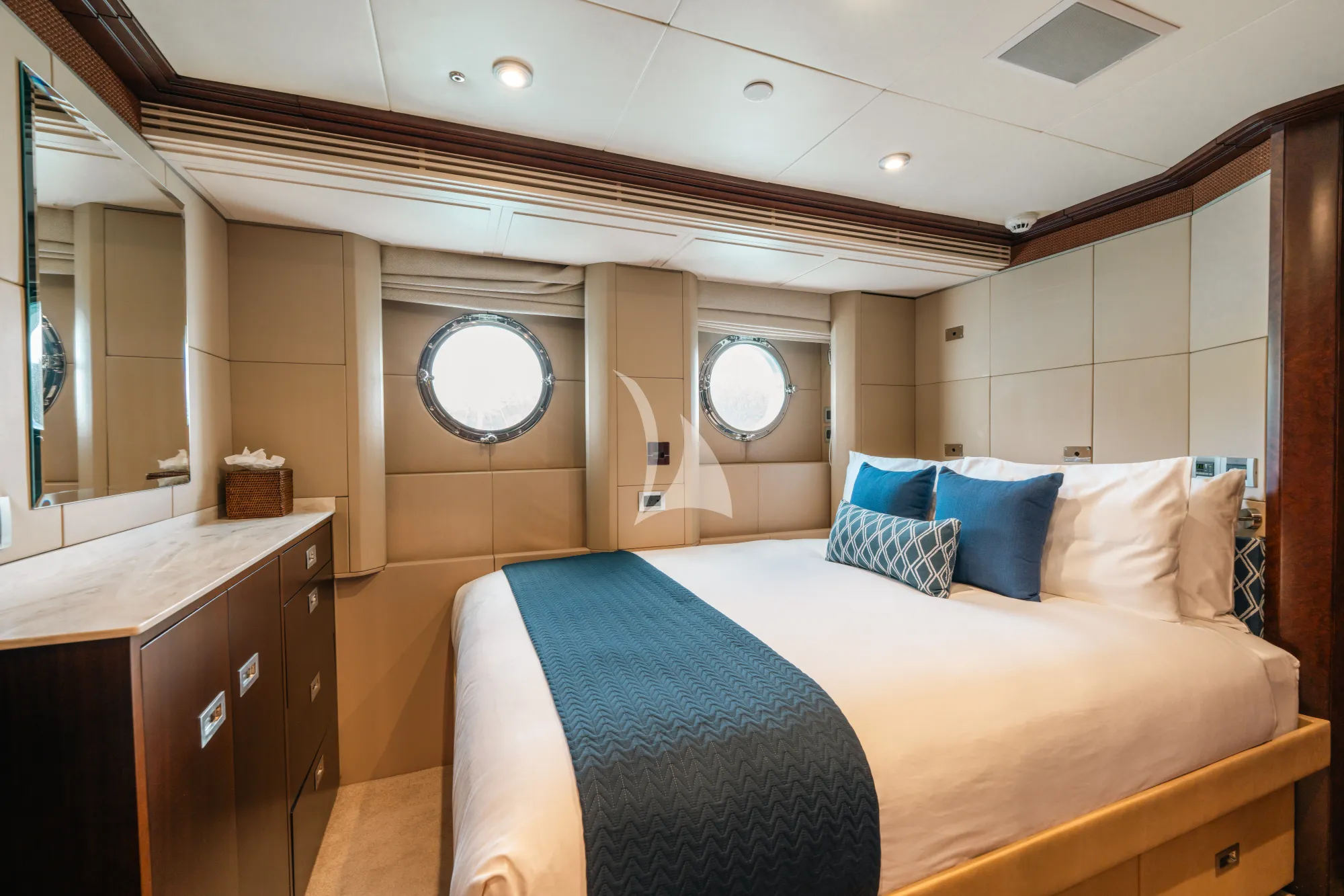 Charter Yacht DE LISLE III - Gulf Craft 42m - 5 Cabins - Australia - Fiji - Tahiti