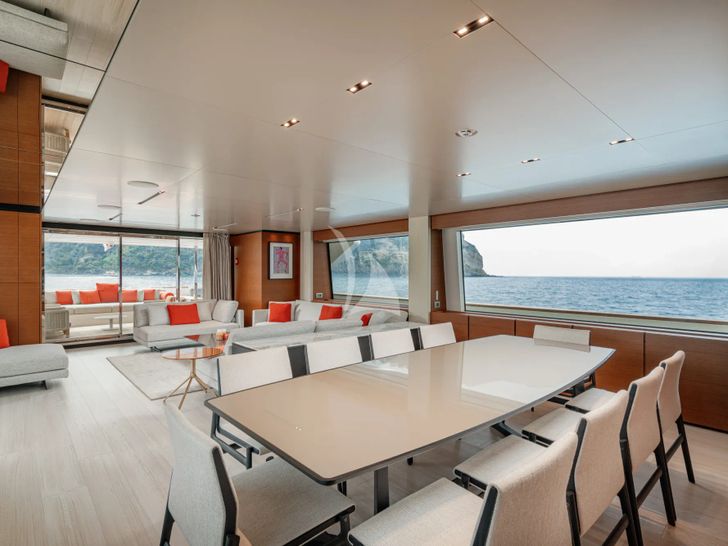 DIANA II Ferretti Dining DIANA II Ferretti Dining