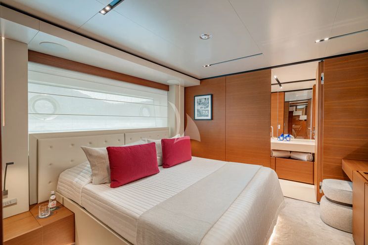 Charter Yacht DIANA II - Ferretti Custom Line Navetta 33 - 5 Cabins - Naples - Capri - Positano - Amalfi Coast - Italy