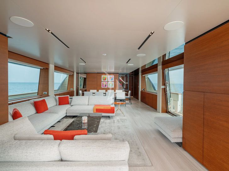 DIANA II Ferretti Saloon DIANA II Ferretti Saloon