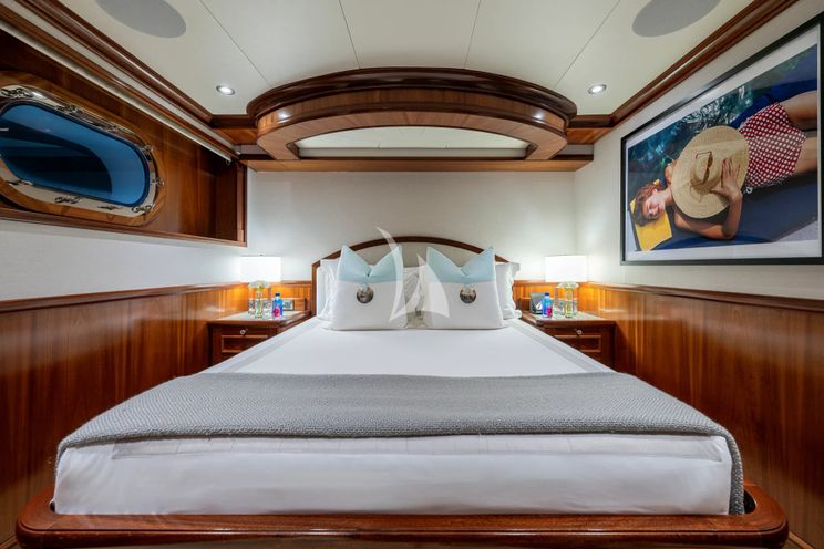 Charter Yacht FAR FROM IT - Richmond 142 - 5 Cabins - Nassau - Exumas - Eleuthera - Paradise Island - Bahamas