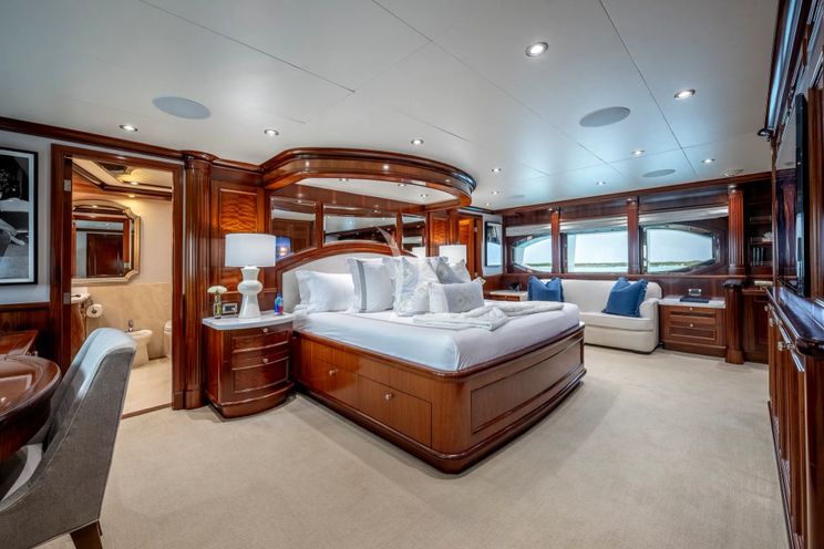 Charter Yacht FAR FROM IT - Richmond 142 - 5 Cabins - Nassau - Exumas - Eleuthera - Paradise Island - Bahamas