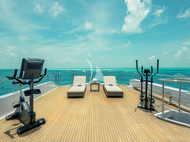 FAR FROM IT Richmond 142 - sundeck sun beds and fitness equipment FAR FROM IT Richmond 142 - sundeck sun beds and fitness equipment