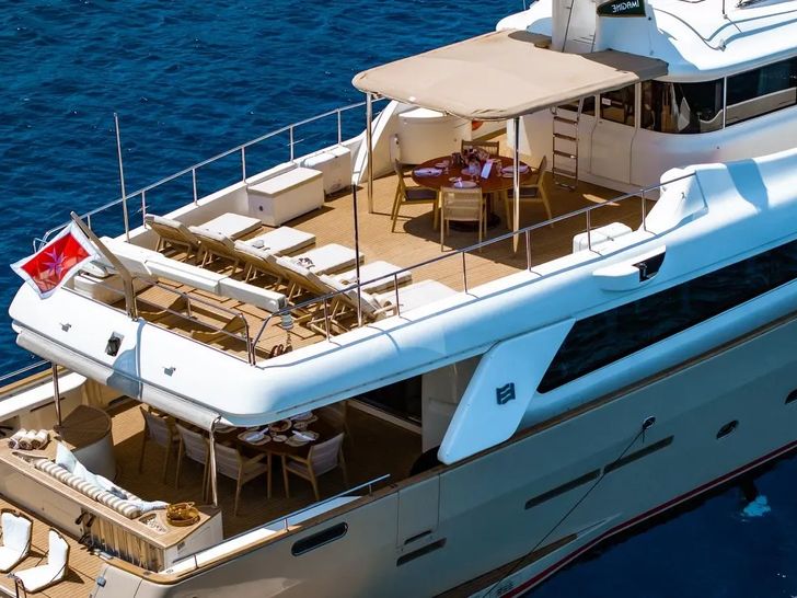 IMAGINE Ferretti Custom Line Navetta 30 - aft shot IMAGINE Ferretti Custom Line Navetta 30 - aft shot
