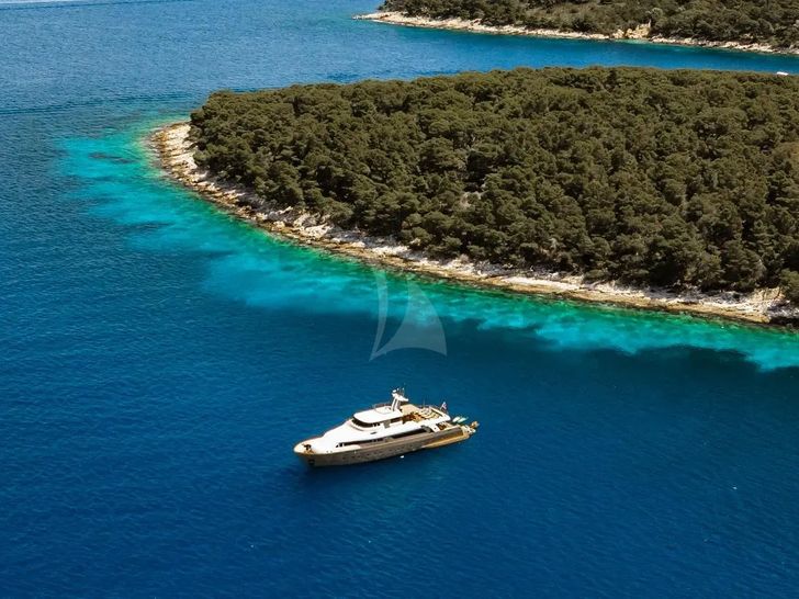 IMAGINE Ferretti Custom Line Navetta 30 - drone shot IMAGINE Ferretti Custom Line Navetta 30 - drone shot