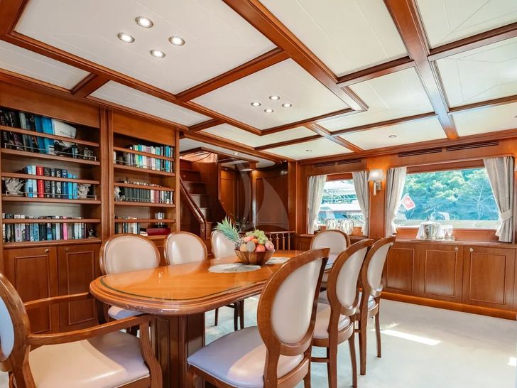 IMAGINE Ferretti Custom Line Navetta 30 - main dining area IMAGINE Ferretti Custom Line Navetta 30 - main dining area