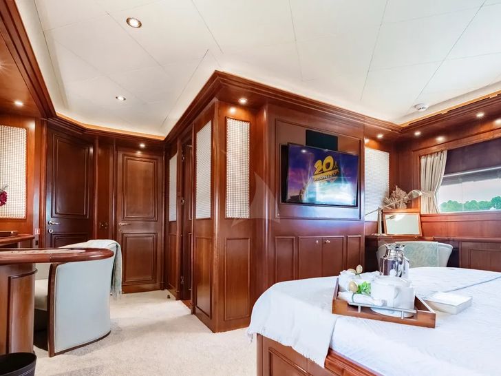 IMAGINE Ferretti Custom Line Navetta 30 - master cabin other view IMAGINE Ferretti Custom Line Navetta 30 - master cabin other view