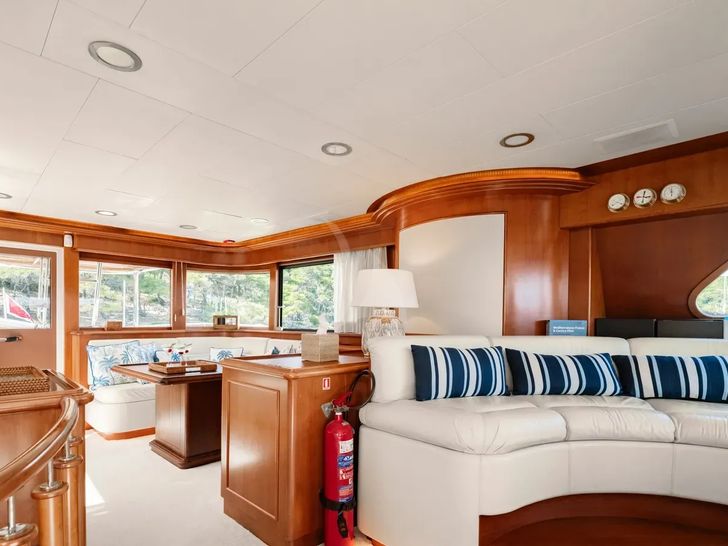 IMAGINE Ferretti Custom Line Navetta 30 - sky lounge IMAGINE Ferretti Custom Line Navetta 30 - sky lounge