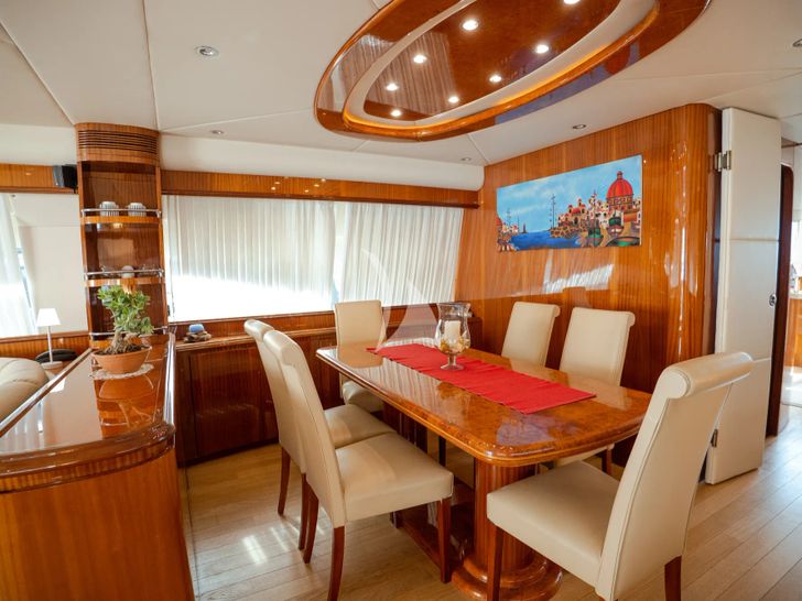 JAUNI Amer Dining 1 JAUNI Amer Dining 1