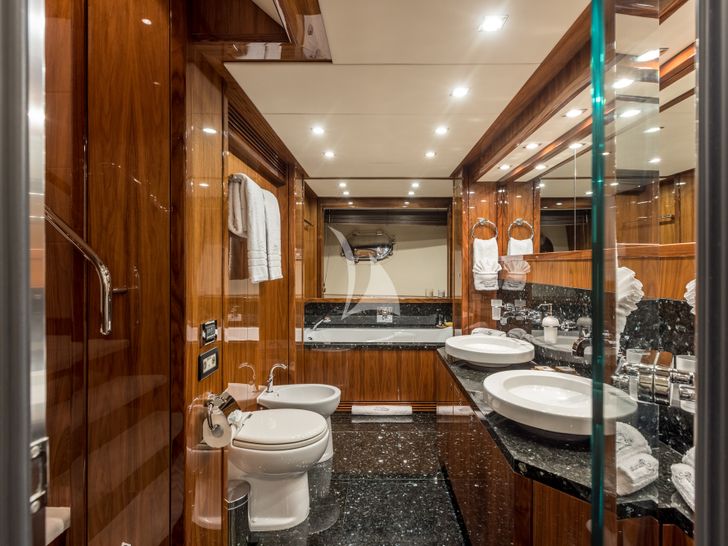 KATARIINA 37m Sunseeker Master Bath KATARIINA 37m Sunseeker Master Bath