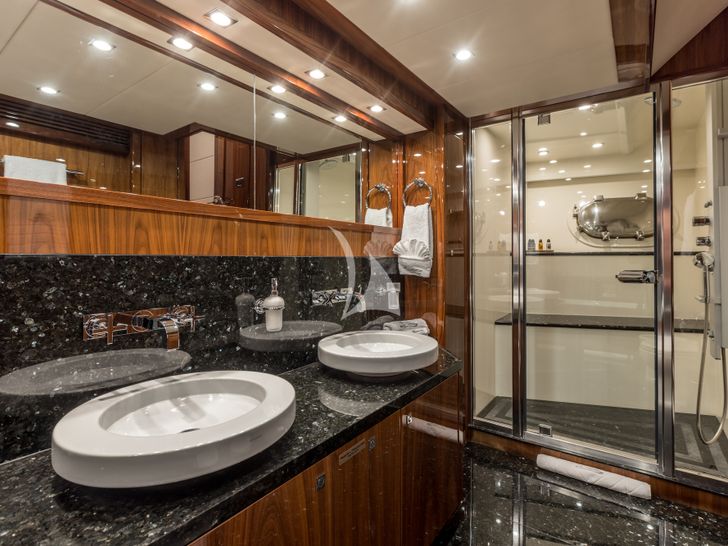 KATARIINA 37m Sunseeker Master Shower KATARIINA 37m Sunseeker Master Shower