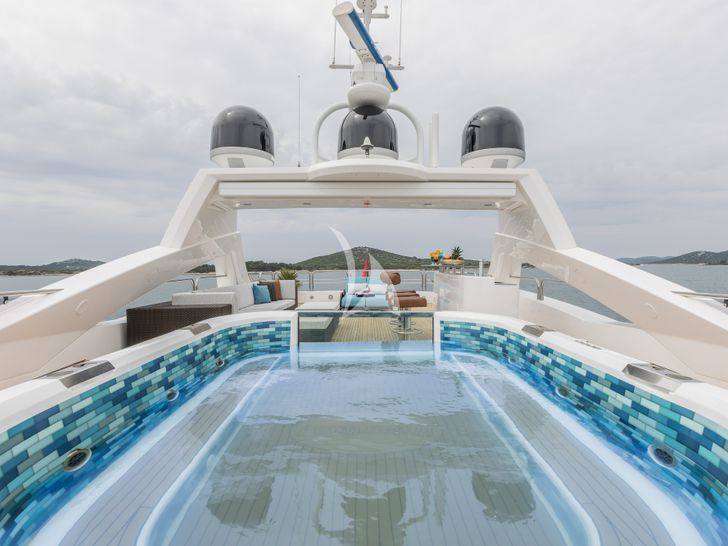 KATARIINA 37m SunseekerJacuzzi KATARIINA 37m SunseekerJacuzzi