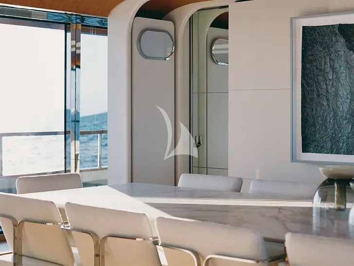 KOJU Benetti Motopanfilo 37m - main dining area KOJU Benetti Motopanfilo 37m - main dining area