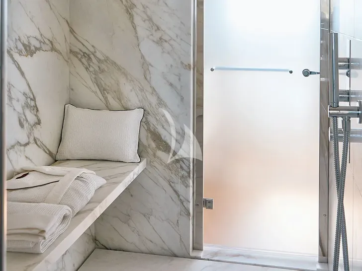 KOJU Benetti Motopanfilo 37m - master cabin bathroom KOJU Benetti Motopanfilo 37m - master cabin bathroom