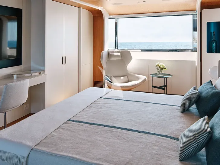 KOJU Benetti Motopanfilo 37m - master cabin bed KOJU Benetti Motopanfilo 37m - master cabin bed