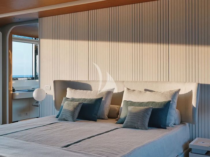 KOJU Benetti Motopanfilo 37m - master cabin beddings KOJU Benetti Motopanfilo 37m - master cabin beddings